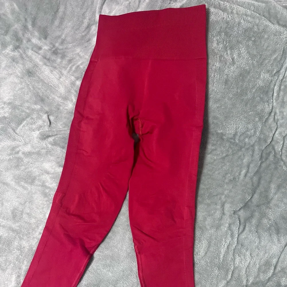 Lululemon Zone In crop - Picture 2 of 6